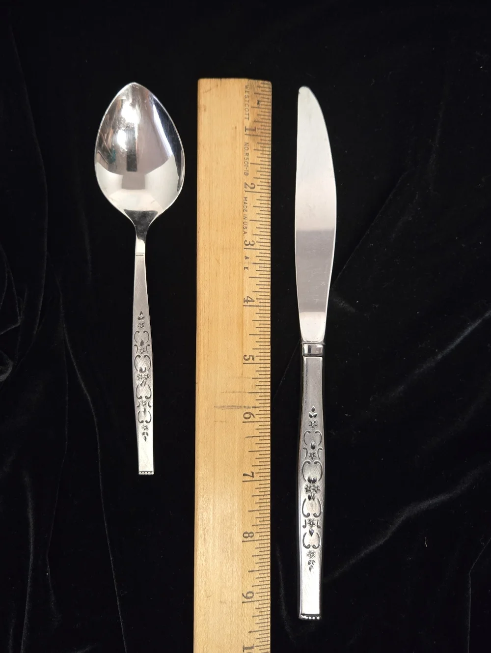 Oneida Wm A Rogers Premier Stainless SPANADA Flatware: 1 Dinner Knife 7 Spoons